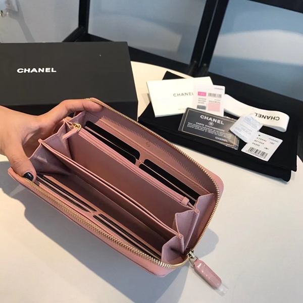 シャネル財布着用イメージ